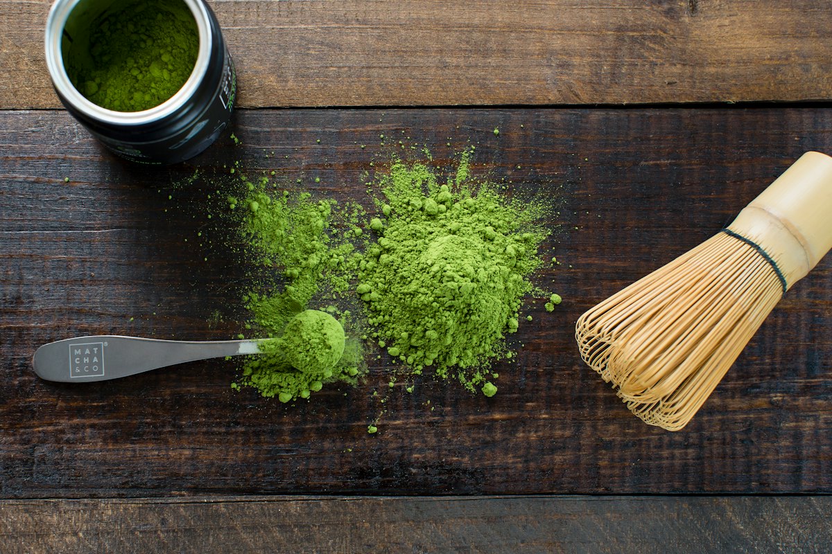 Matcha Pulver und Schale